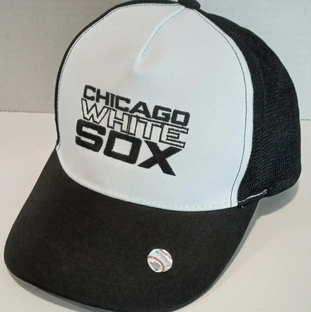 Chicago White Sox Coors Light Black/White Mens  Snapback Trucker Hat.